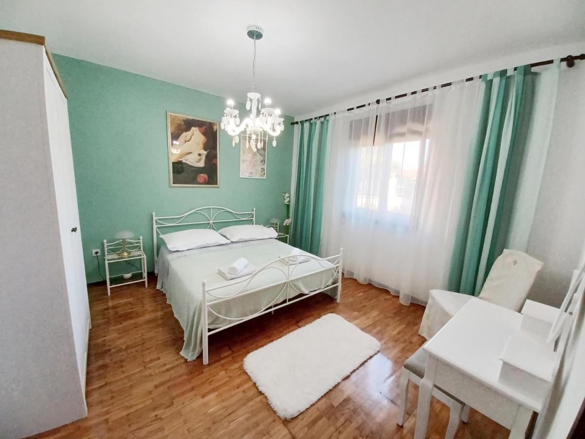 Apartment Lorenzo Trogir Exterior photo