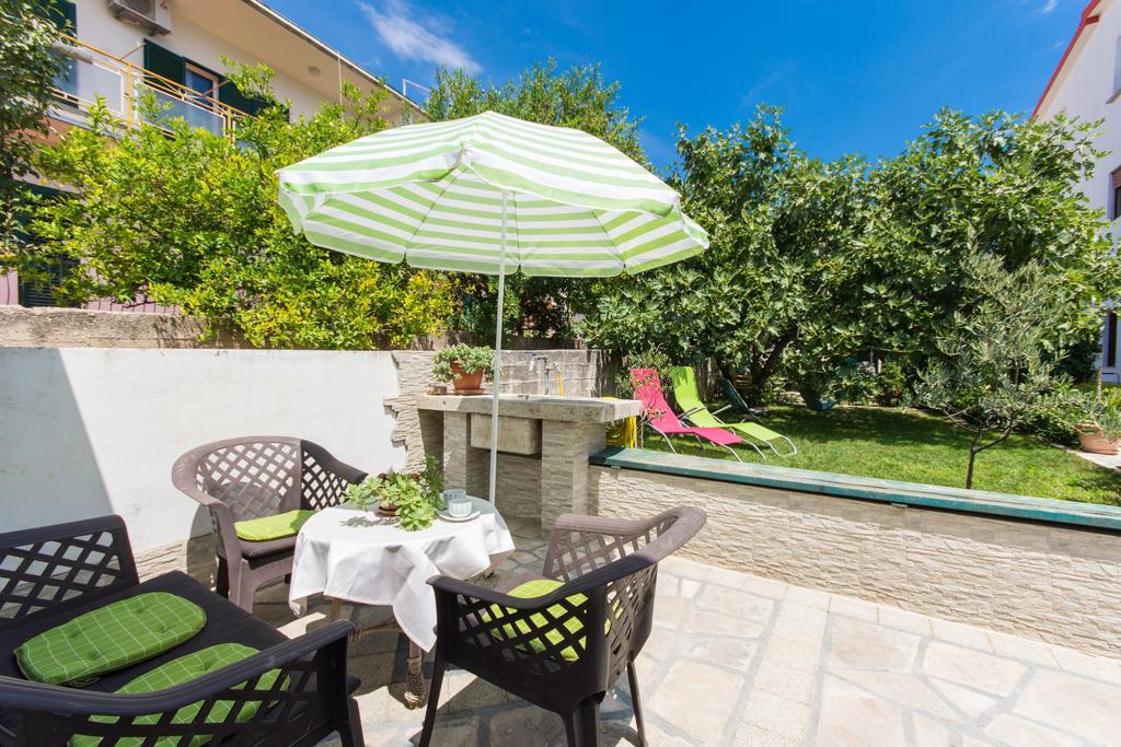 Apartment Lorenzo Trogir Exterior photo