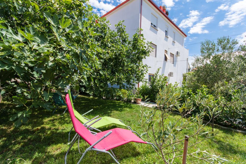 Apartment Lorenzo Trogir Exterior photo