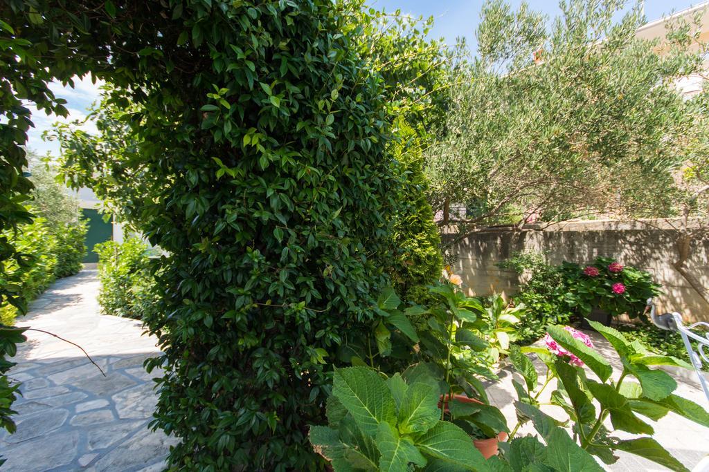 Apartment Lorenzo Trogir Exterior photo